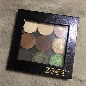 Z palette with eyeshadows